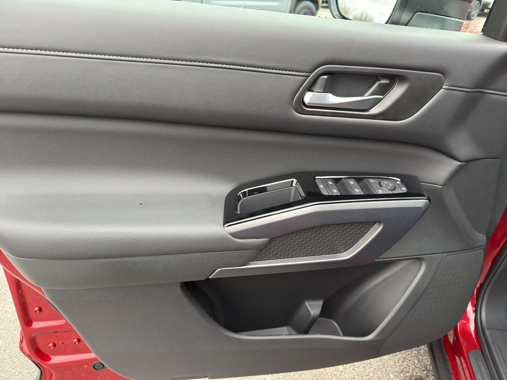 New 2026 Nissan Pathfinder SL image 13