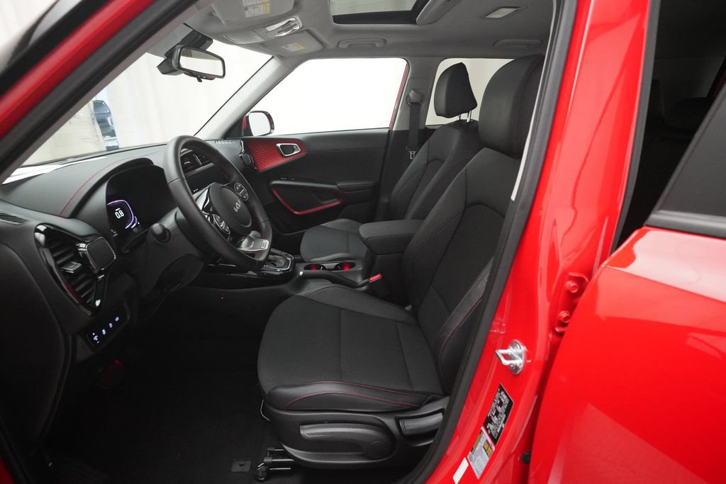 Used 2023 Kia Soul GT-Line FWD image 7