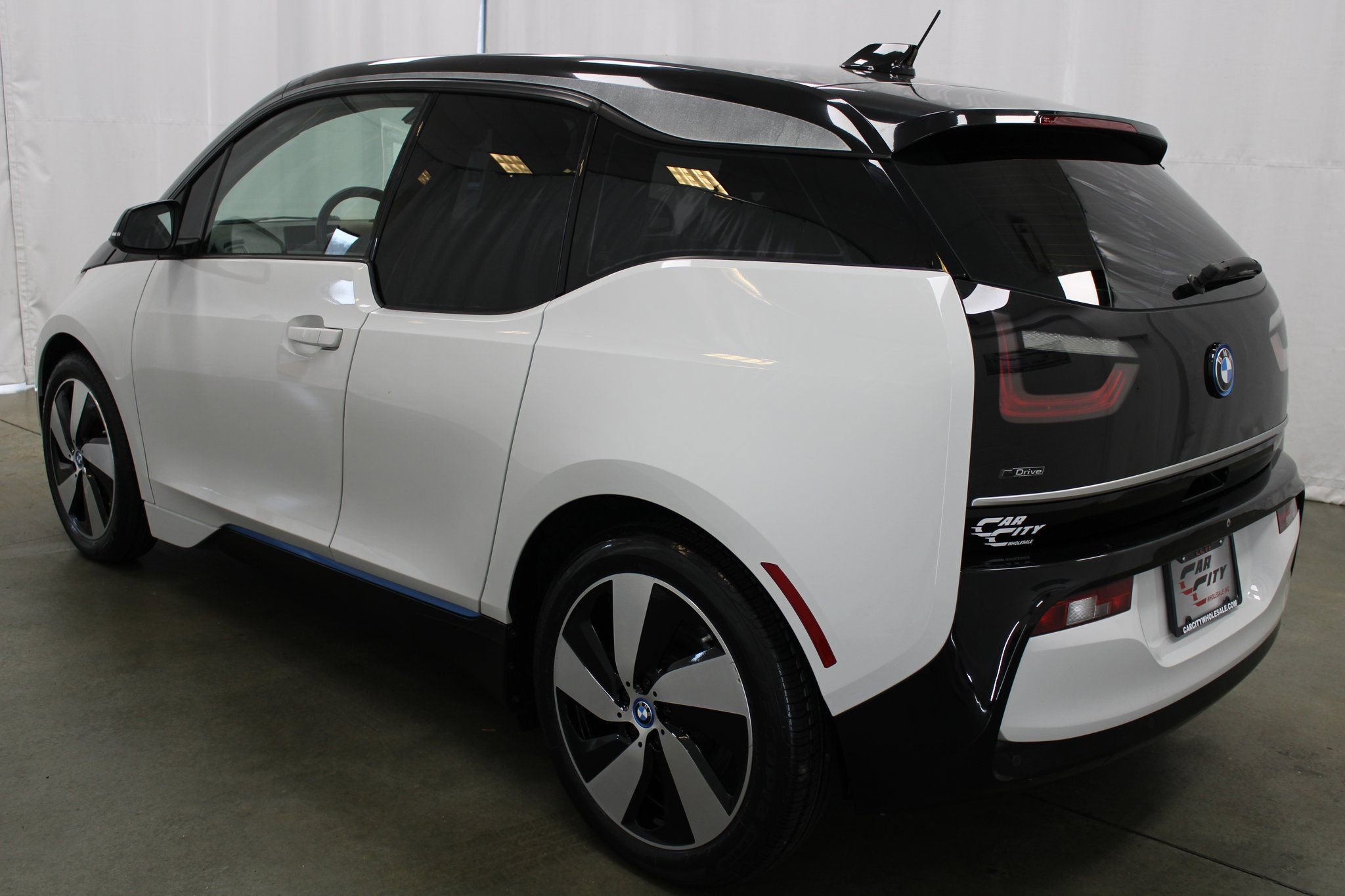 Used 2018 BMW i3 94Ah w/Range Extender image 8