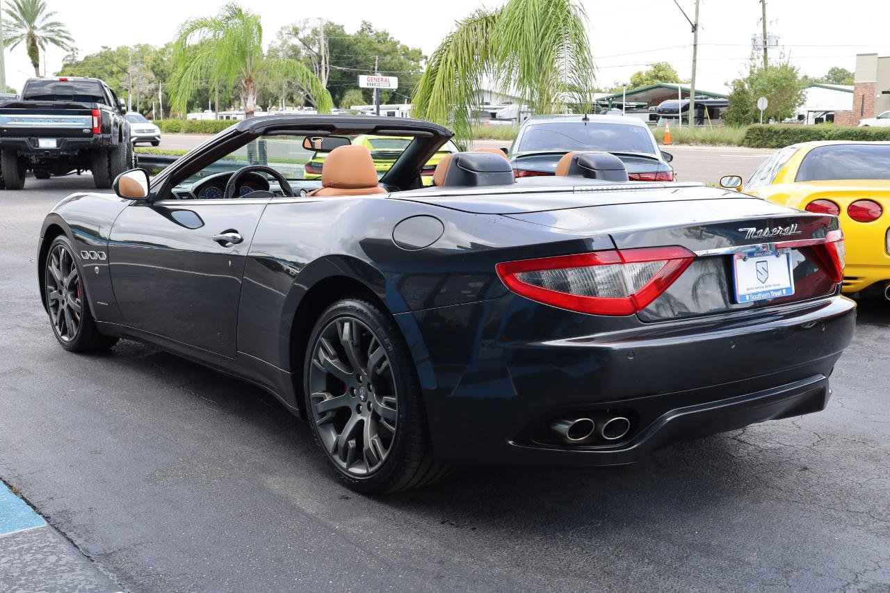 Used 2015 Maserati GranTurismo Convertible RWD image 2