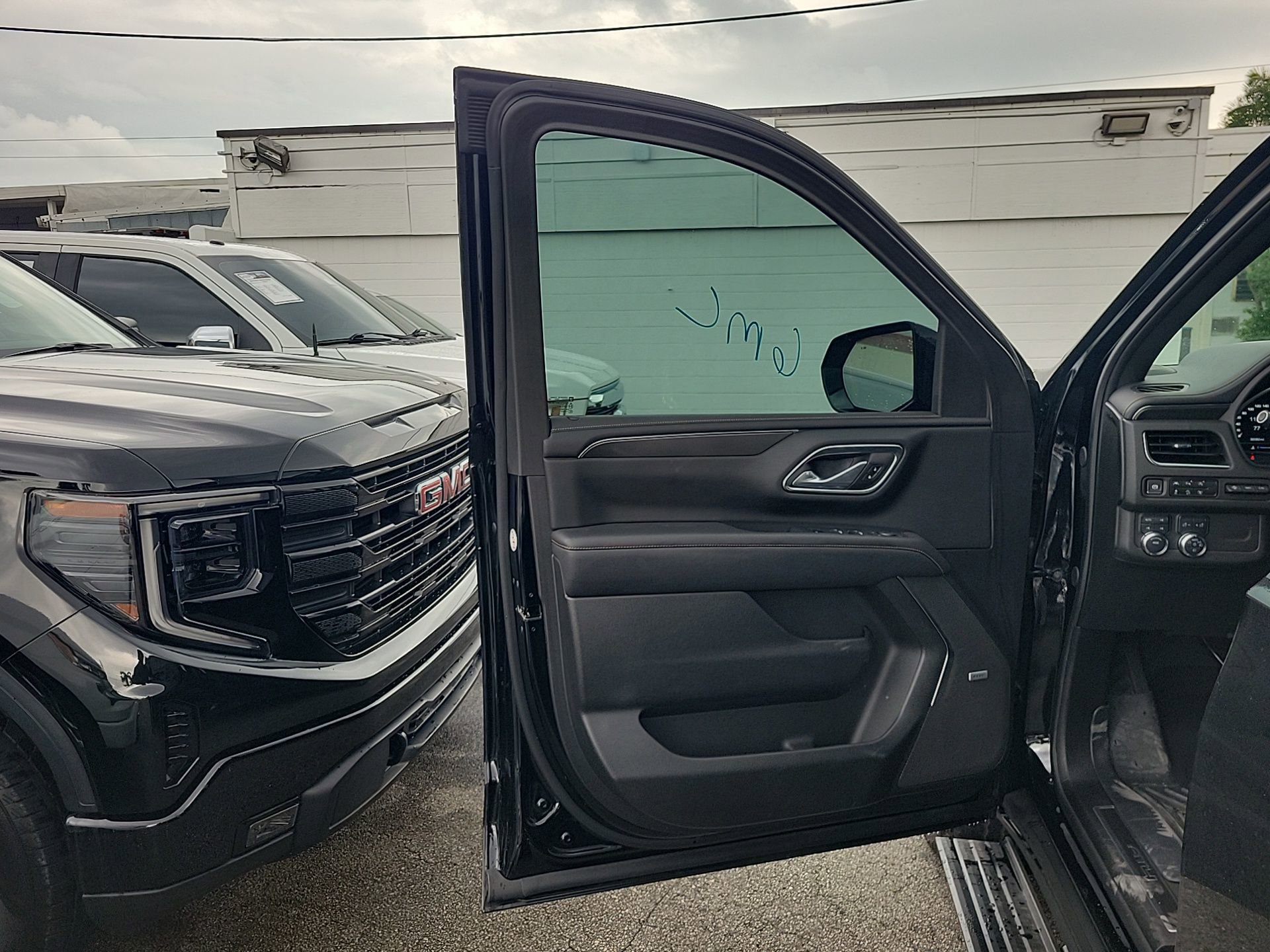 Used 2024 GMC Yukon AT4 w/ AT4 Premium Package image 21