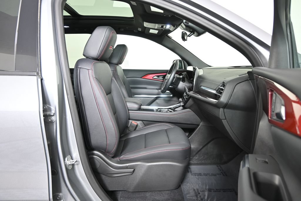 Used 2026 Chevrolet Traverse Z71 w/ LPO, Floor Liner Package AWD/4WD image 13