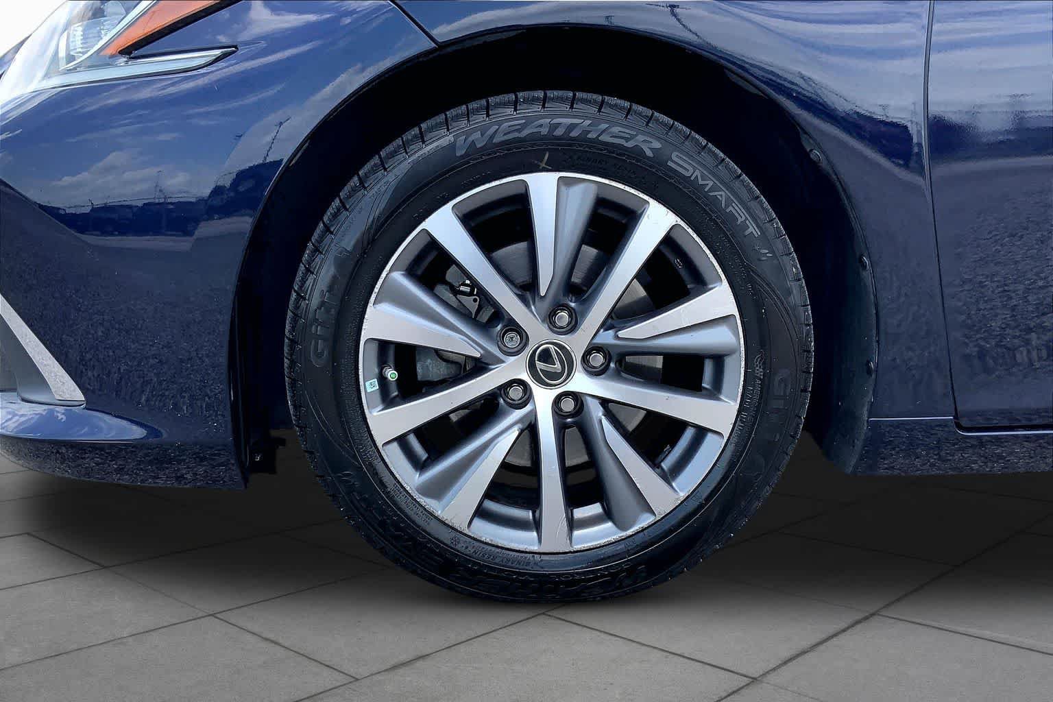 Used 2019 Lexus ES 350 w/ Accessory Package 2 FWD image 11