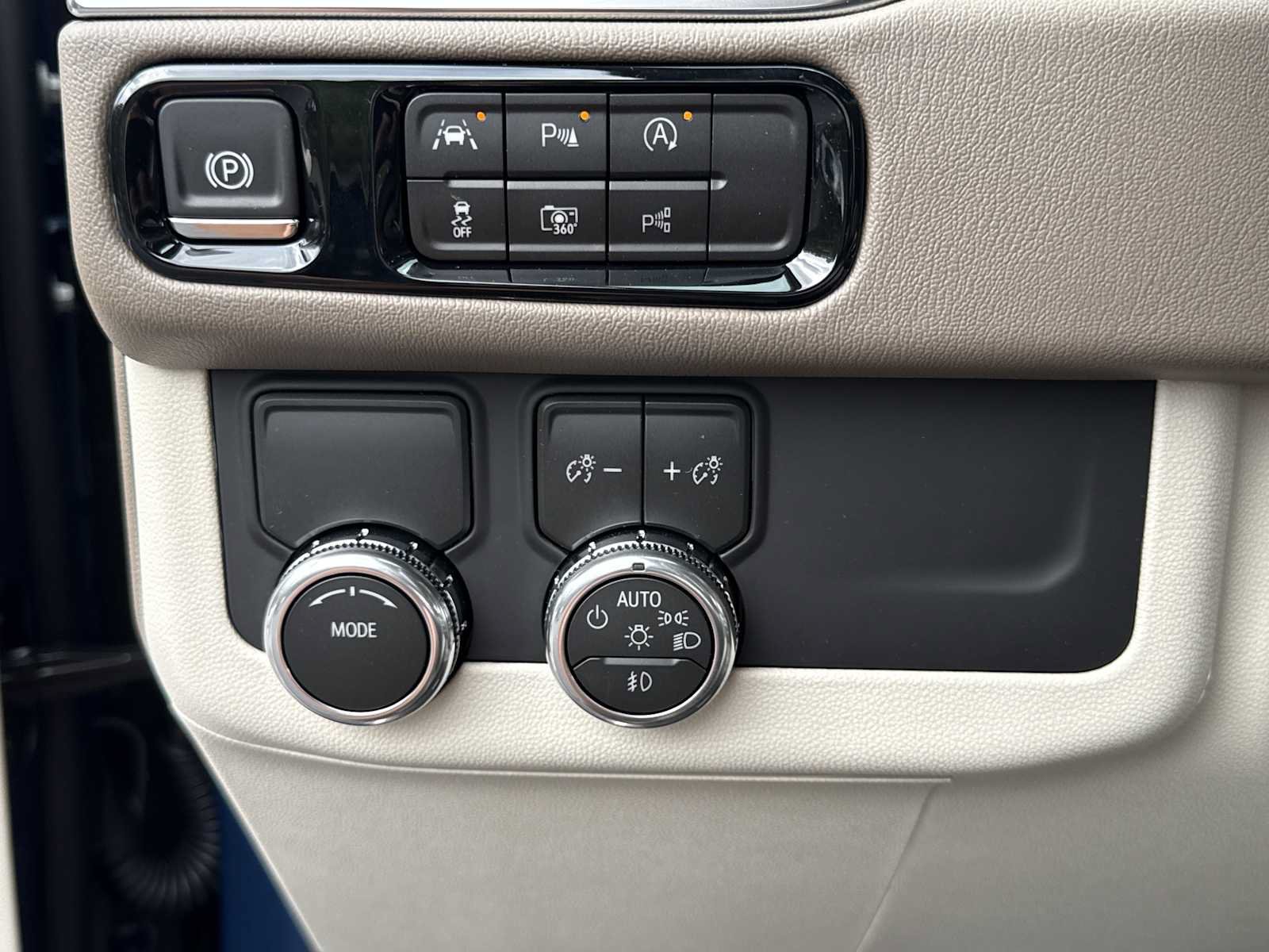 New 2026 GMC Yukon Denali w/ Sun & Power Step Package RWD image 16