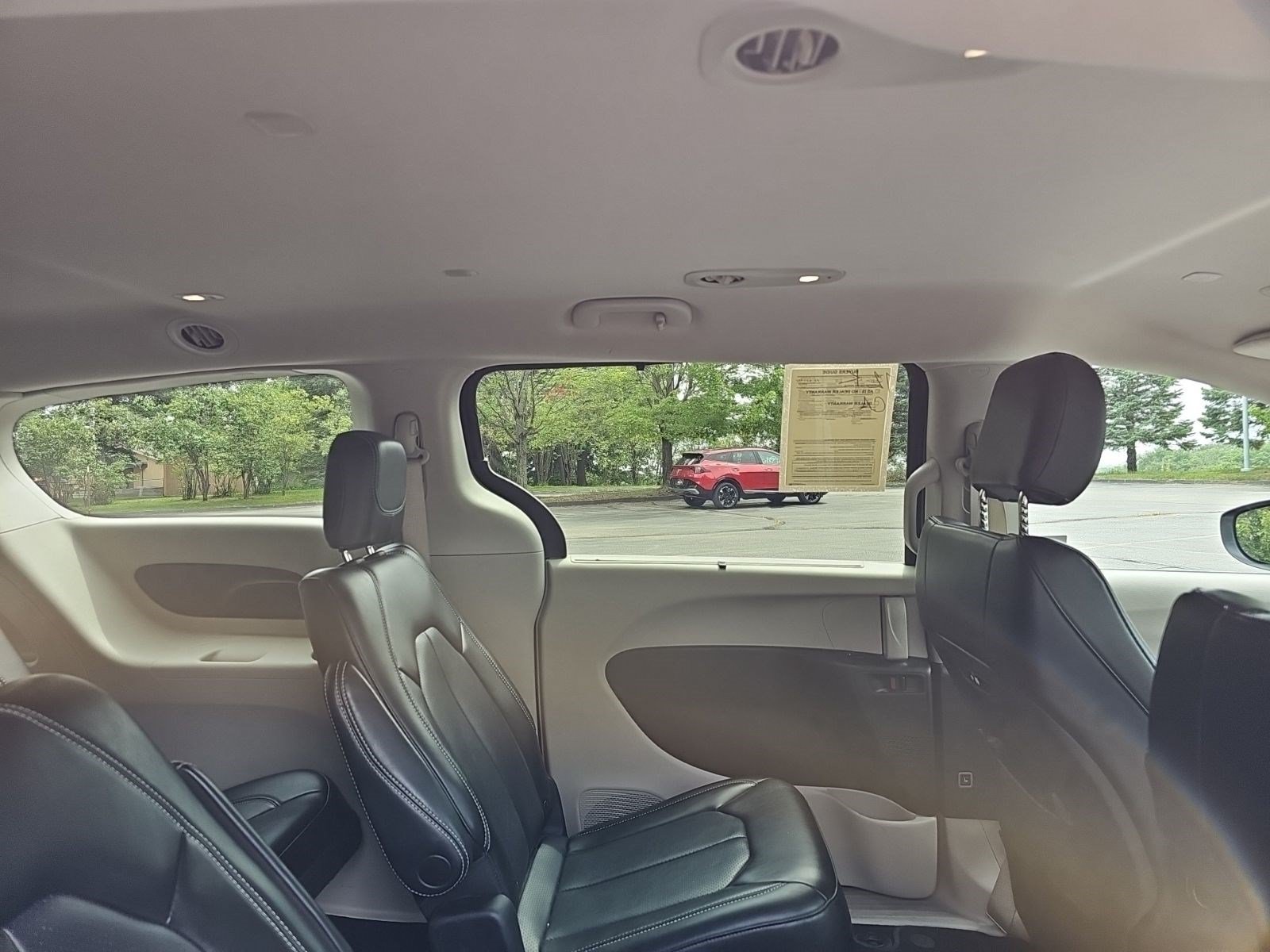 Used 2023 Chrysler Pacifica Touring-L FWD image 17