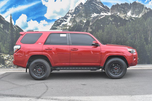 Certified 2022 Toyota 4Runner SR5 Premium w/ Moonroof Package AWD/4WD image 2