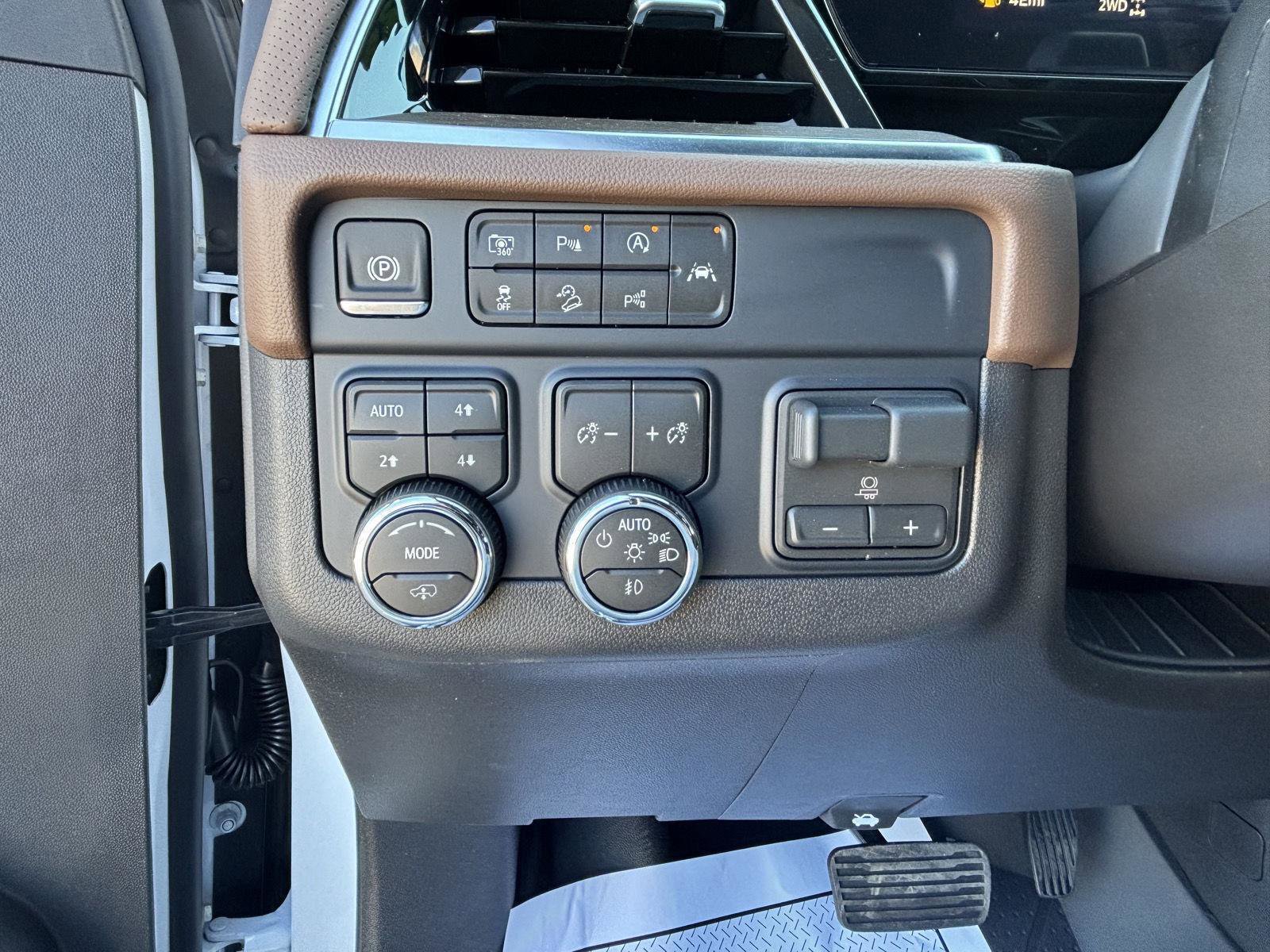 New 2026 Chevrolet Suburban High Country image 14