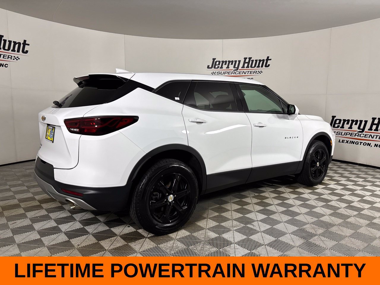 Used 2025 Chevrolet Blazer LT FWD image 6