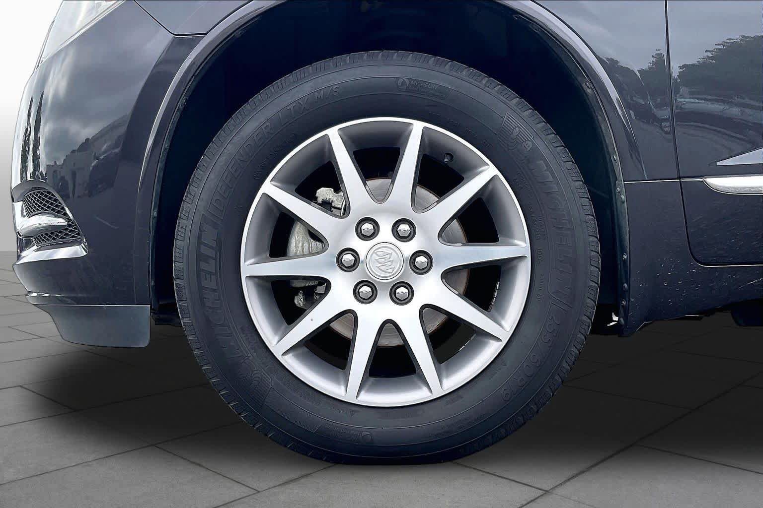 Used 2015 Buick Enclave Leather FWD image 9