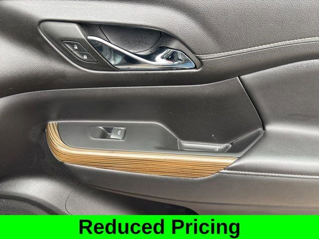 Used 2023 GMC Acadia SLE w/ Infotainment Package AWD/4WD image 42