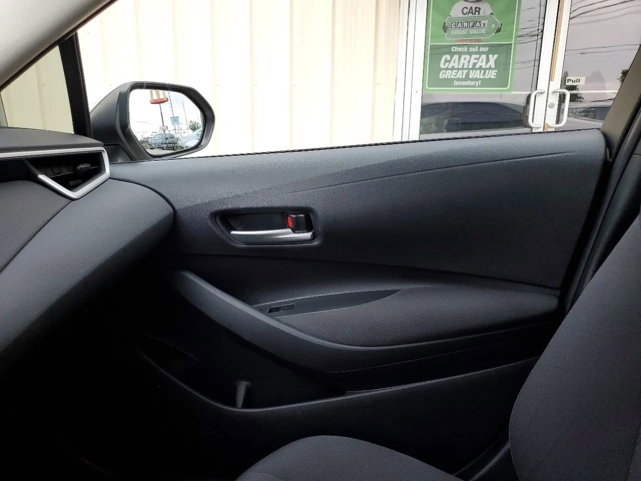 Used 2020 Toyota Corolla LE image 29