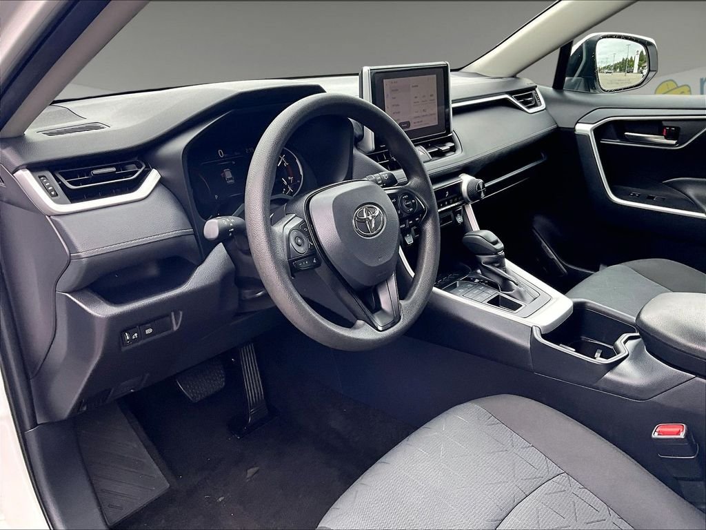 Used 2025 Toyota RAV4 XLE AWD/4WD image 8