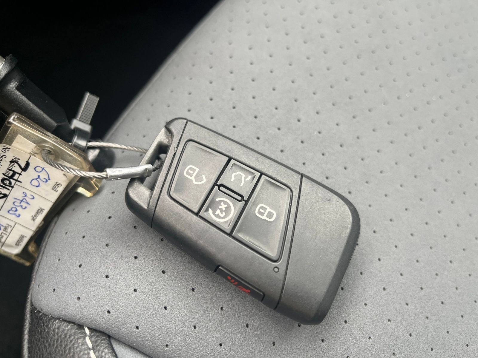 Used 2025 Volkswagen Jetta SE image 27