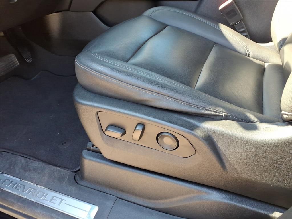Used 2023 Chevrolet Suburban LT image 16