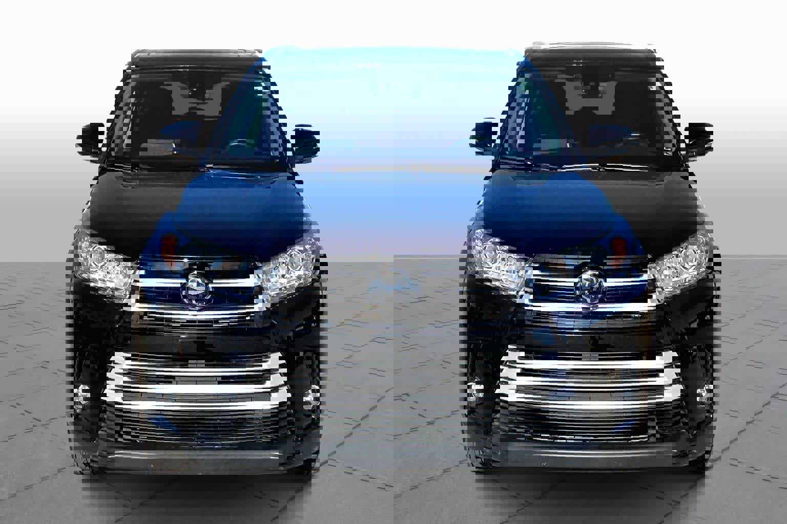 Used 2018 Toyota Highlander XLE image 3