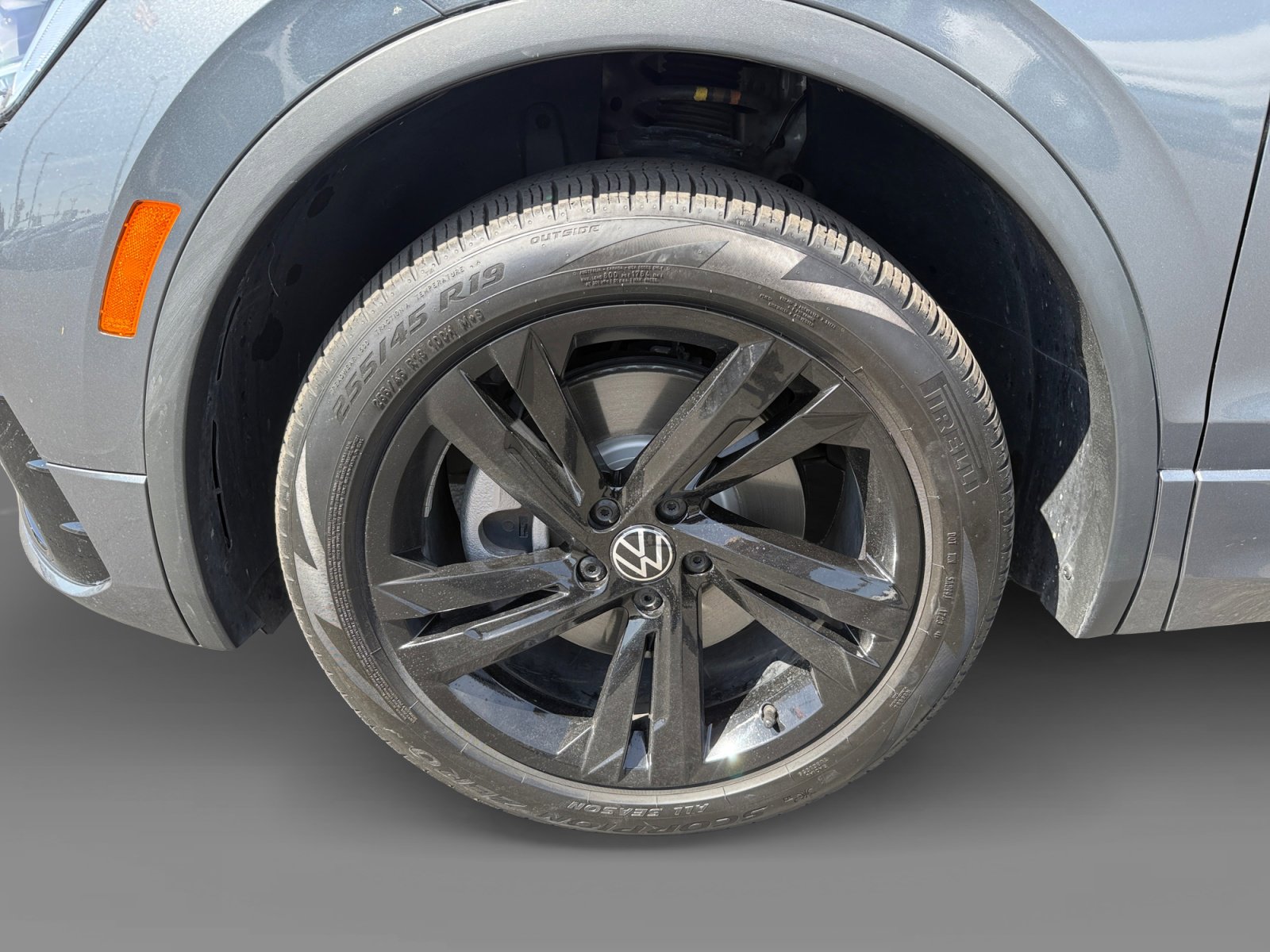 Certified 2023 Volkswagen Tiguan SE R-Line FWD image 9