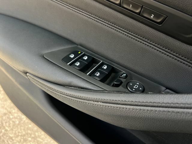 Used 2019 BMW 530e xDrive AWD/4WD image 11