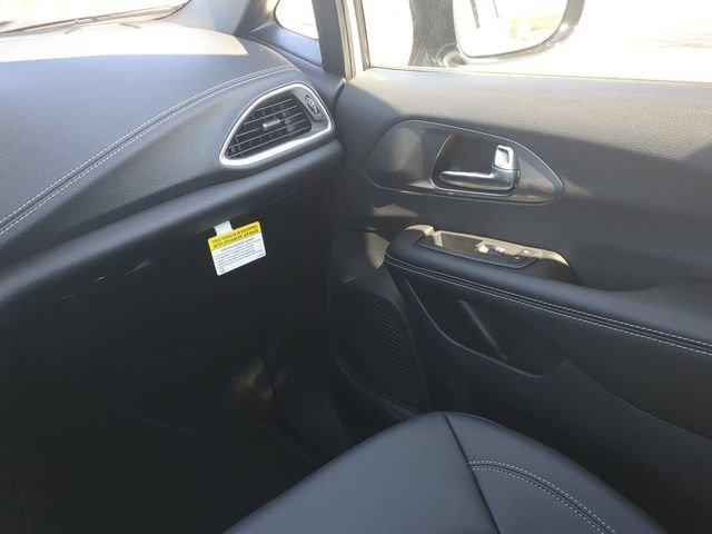 New 2026 Chrysler Pacifica Select FWD image 21