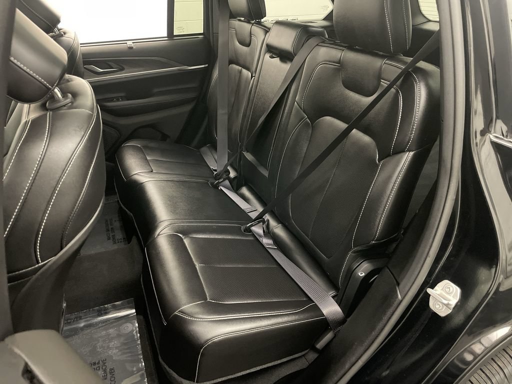 Used 2024 Jeep Grand Cherokee Limited w/ Luxury Tech Group II AWD/4WD image 20