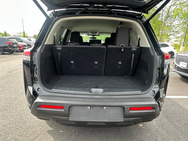 Used 2025 Nissan Pathfinder SV AWD/4WD image 14