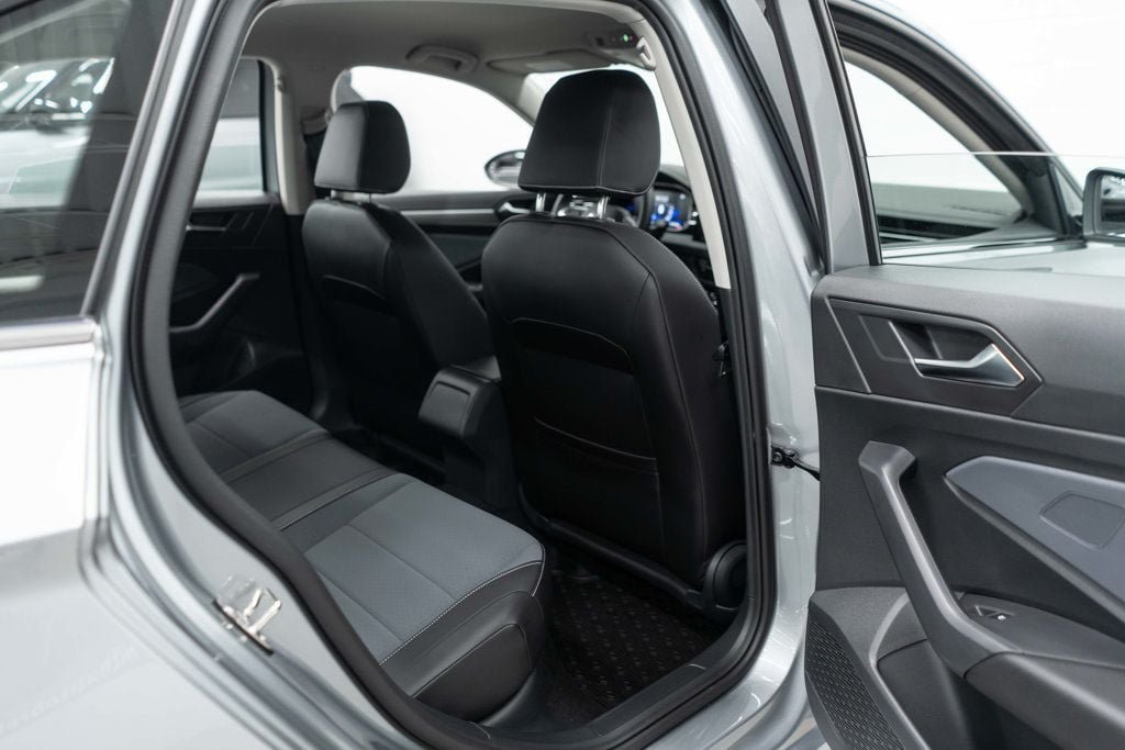 Used 2025 Volkswagen Jetta SE w/ Black Wheel Package FWD image 13