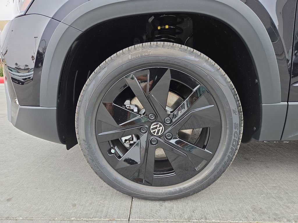 Used 2025 Volkswagen Taos SE FWD image 15