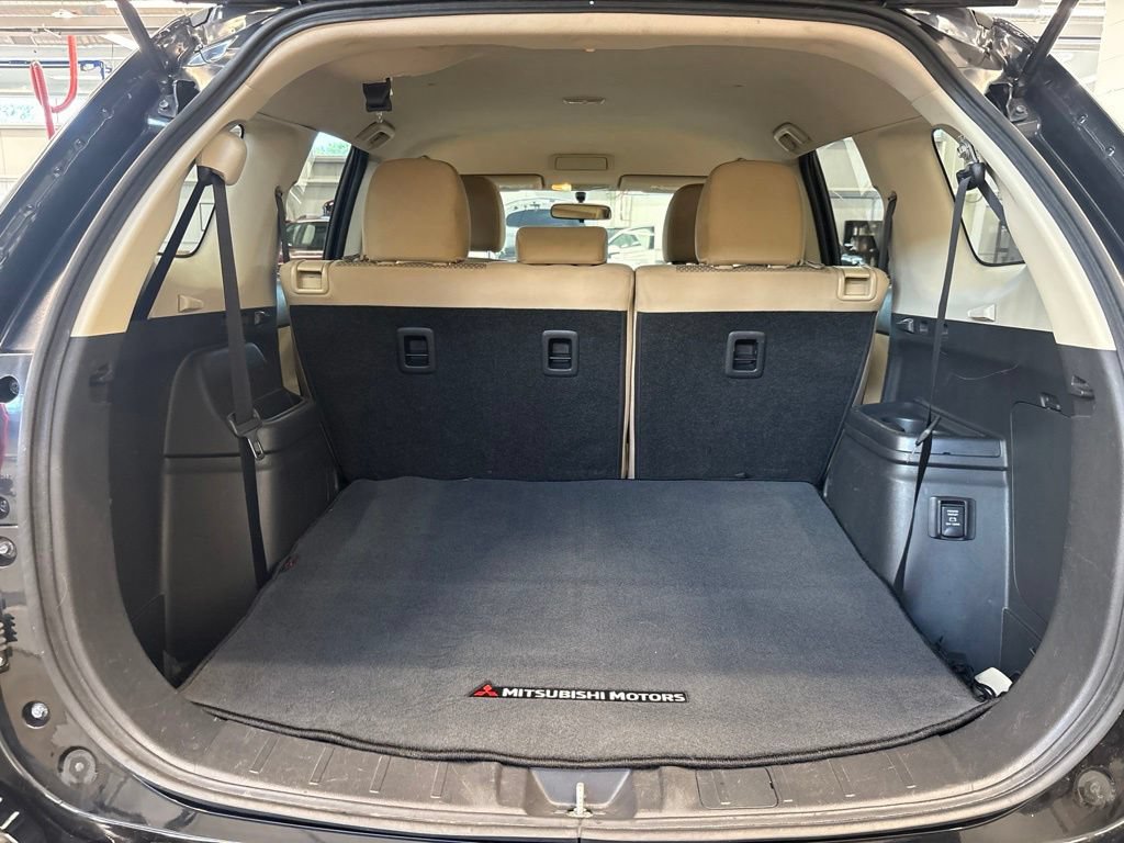 Used 2019 Mitsubishi Outlander SE AWD/4WD image 16