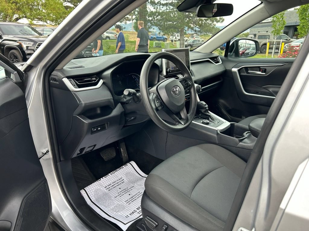 Used 2025 Toyota RAV4 XLE AWD/4WD image 20