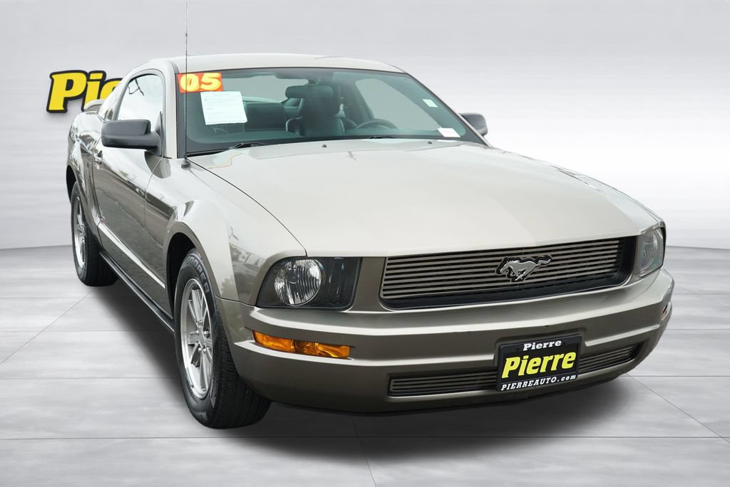 Used 2005 Ford Mustang Premium RWD image 2