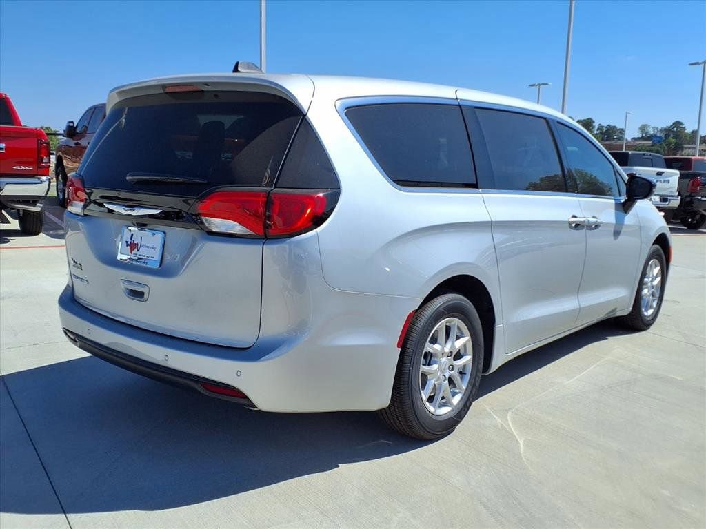 New 2026 Chrysler Voyager LX FWD image 4