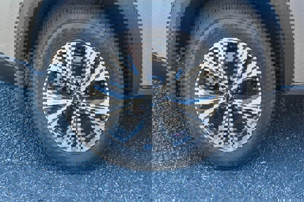 Used 2023 Nissan Rogue SV image 12