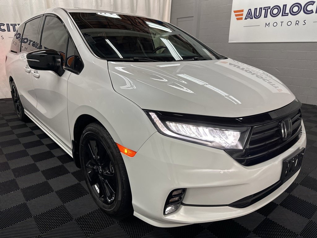 Used 2024 Honda Odyssey Sport image 3