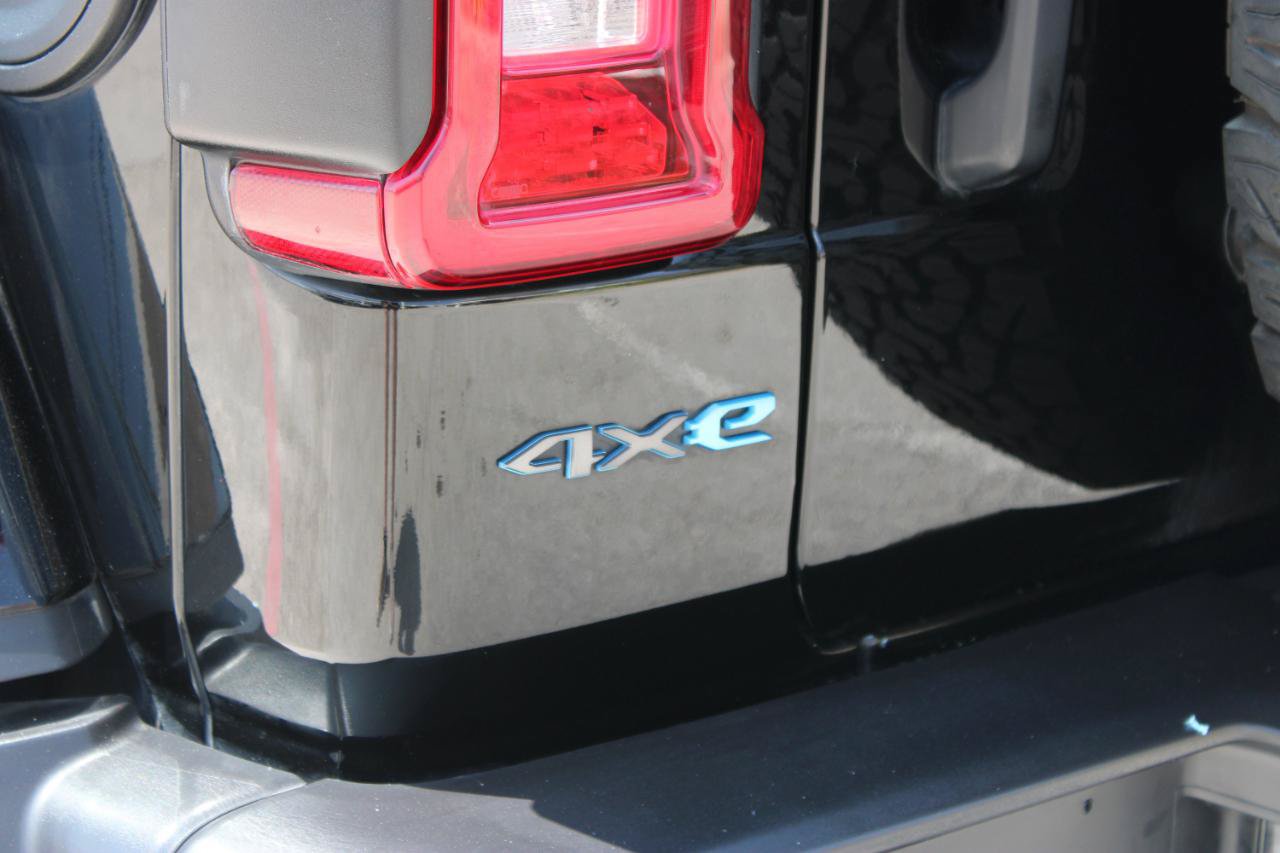 Used 2023 Jeep Wrangler Unlimited Rubicon 4xe w/ Cold Weather Group AWD/4WD image 9