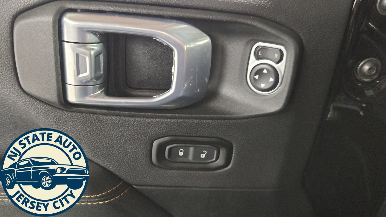 Used 2024 Jeep Wrangler Unlimited Sahara w/ Technology Group image 24