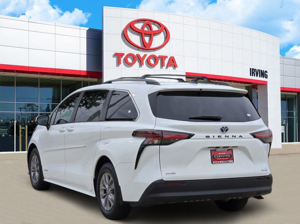 Used 2021 Toyota Sienna LE FWD image 3