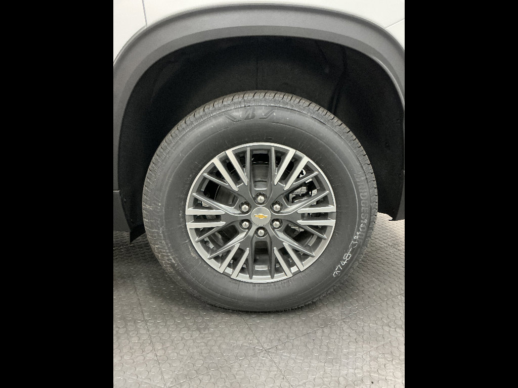 New 2026 Chevrolet Traverse LT w/ LPO, Floor Liner Package FWD image 38