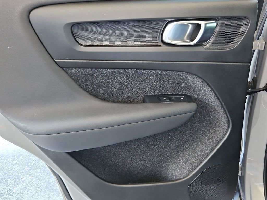 Used 2023 Volvo C40 P8 Recharge Ultimate image 27