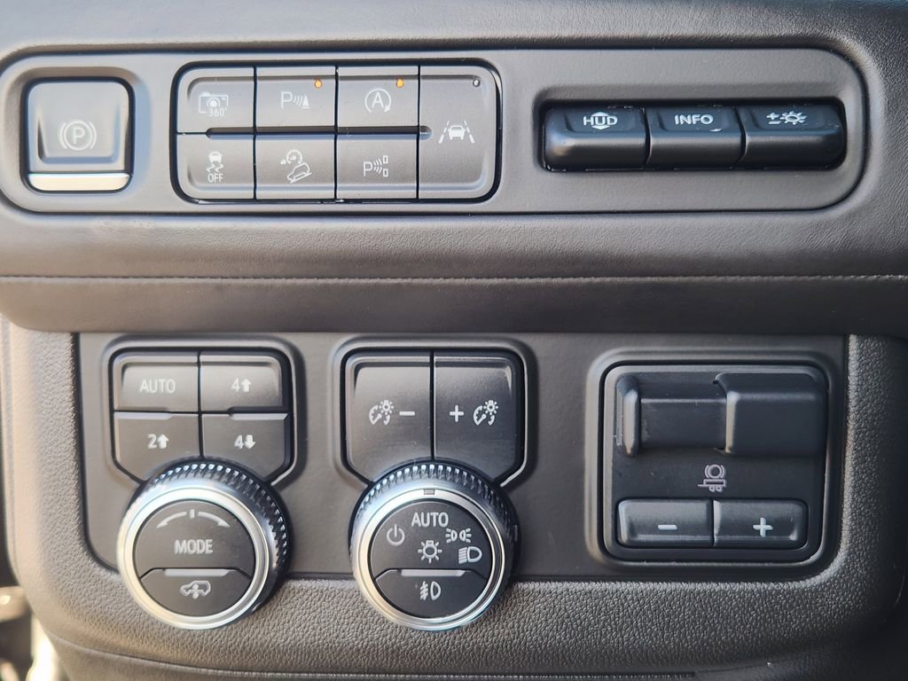Used 2023 GMC Yukon Denali Ultimate image 16