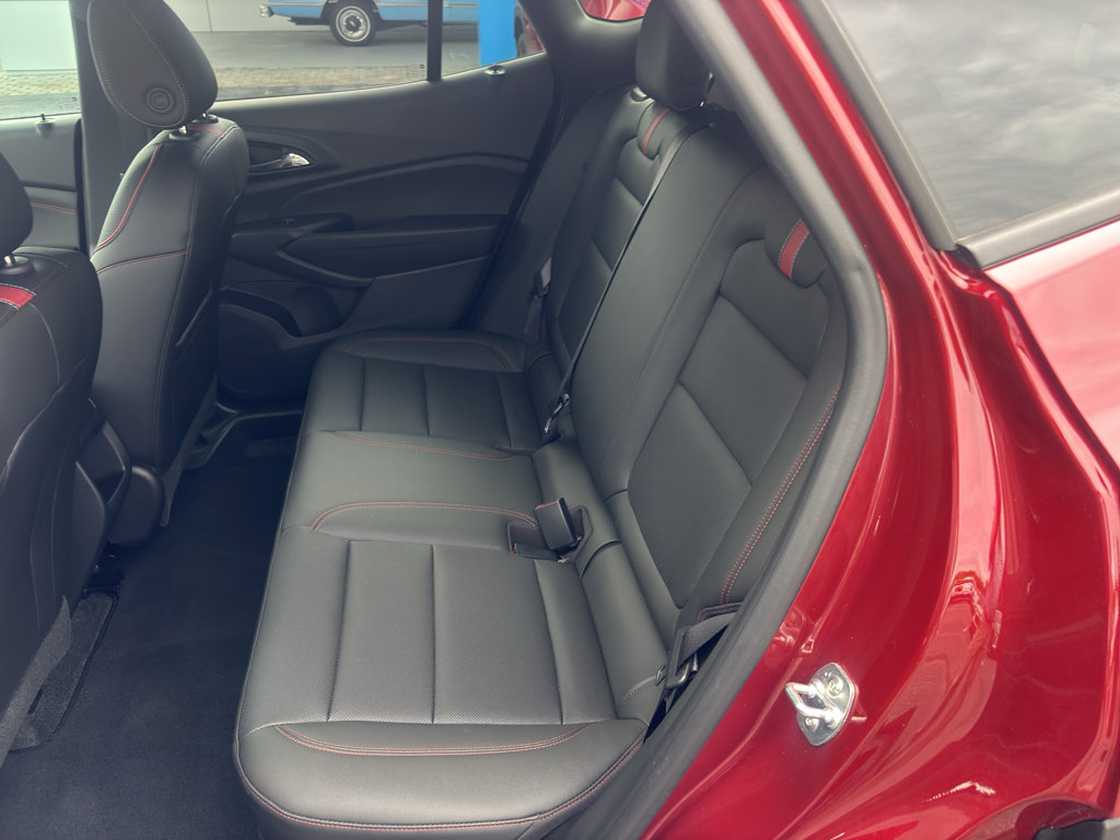 Used 2025 Chevrolet Trax RS w/ Driver Confidence Package FWD image 18