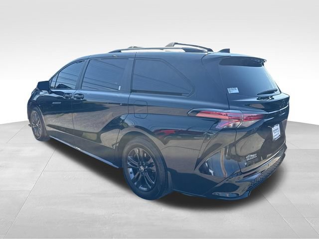 Used 2025 Toyota Sienna XSE w/ XSE Plus Package AWD/4WD image 3