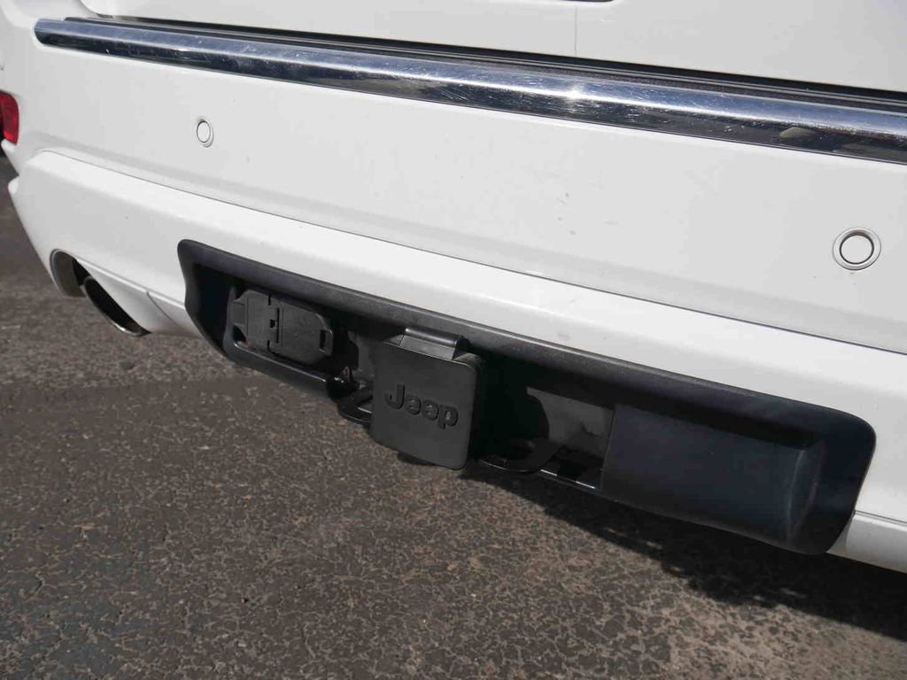 Used 2017 Jeep Grand Cherokee Overland w/ Jeep Active Safety Group image 8