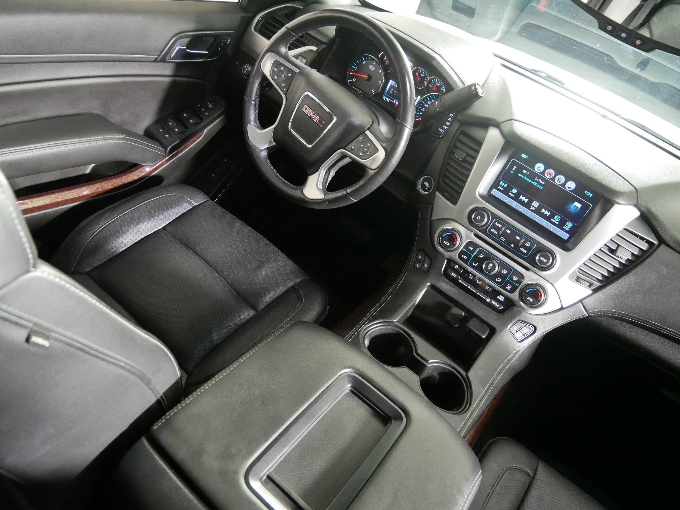 Certified 2019 GMC Yukon SLT AWD/4WD image 9