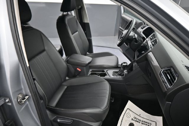 Used 2023 Volkswagen Tiguan SE FWD image 14
