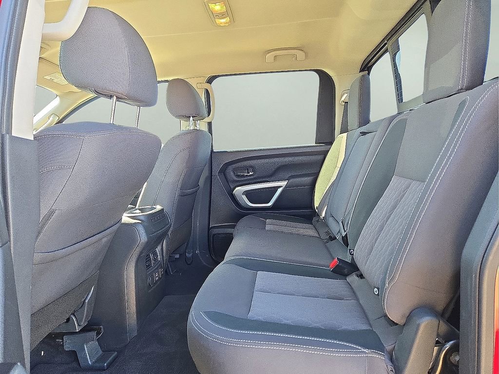 Used 2024 Nissan Titan SV w/ SV Convenience Package image 16
