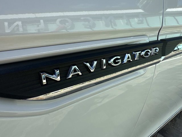 Certified 2024 Lincoln Navigator Reserve image 9