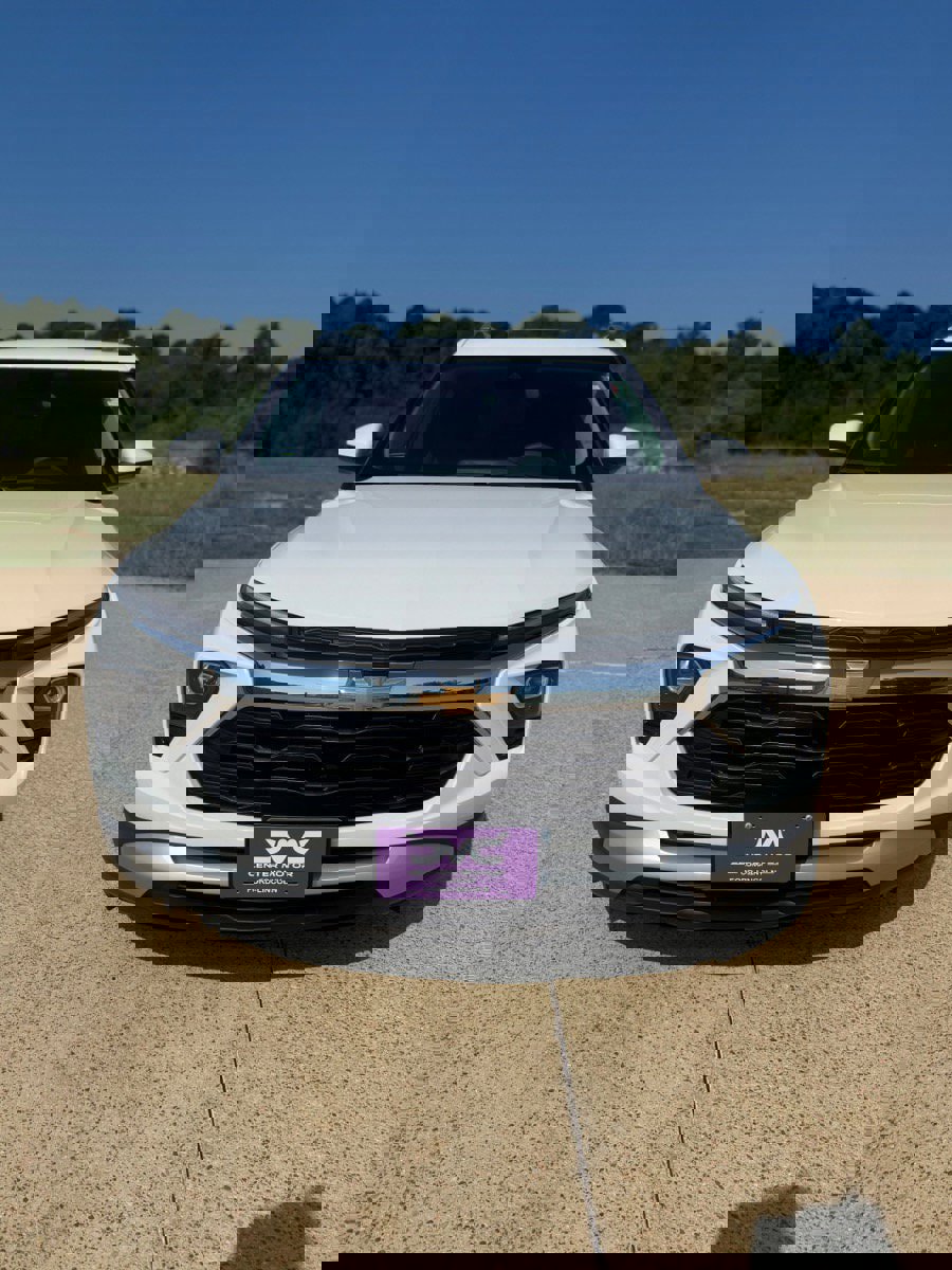 Used 2024 Chevrolet TrailBlazer LT w/ Driver Confidence Package image 2