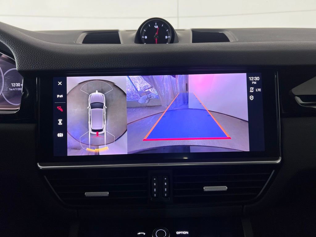 Certified 2023 Porsche Cayenne Platinum Edition image 33