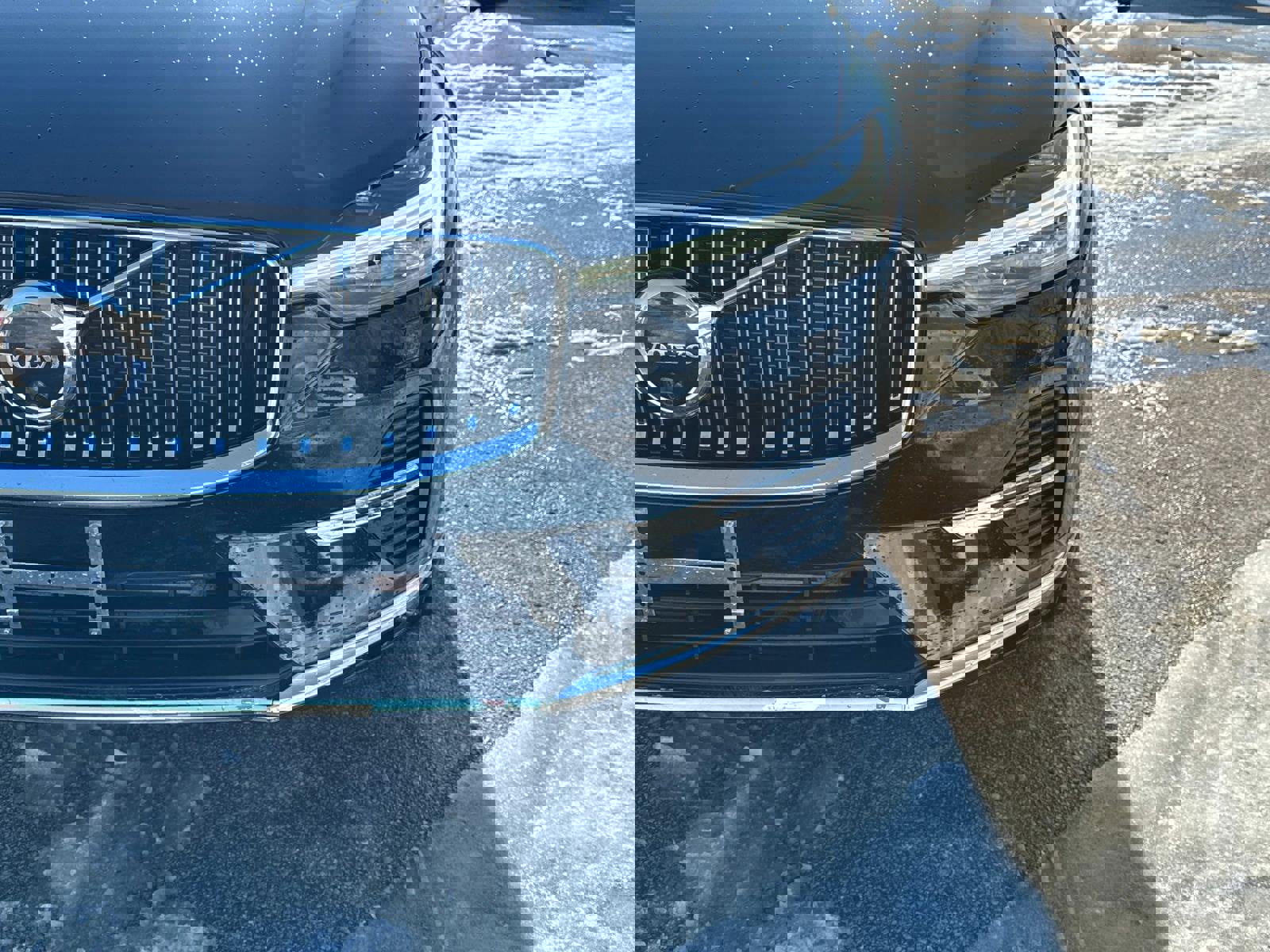 Certified 2023 Volvo XC60 T8 Ultimate w/ Climate Package image 9