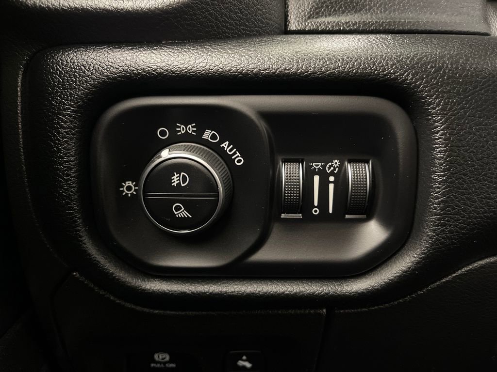 Used 2022 RAM 1500 Laramie AWD/4WD image 28