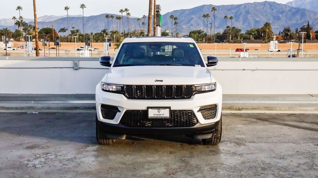 New 2025 Jeep Grand Cherokee Altitude image 3